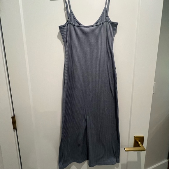 Vici. Midi blue ribbed dress with slit in the front. Medium. - Picture 2 of 2